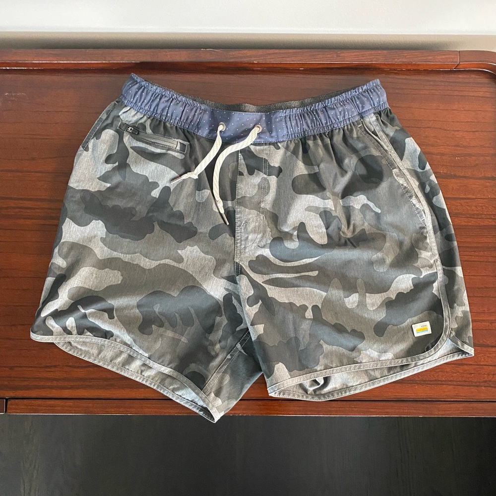 Vuori camo shorts. Men’s medium. Great condition.